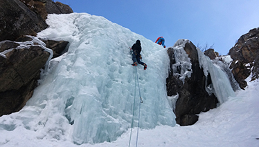 Ice climbing course in Cogne